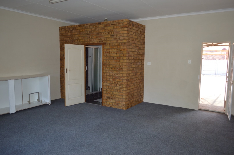 5 Bedroom Property for Sale in Flamwood North West